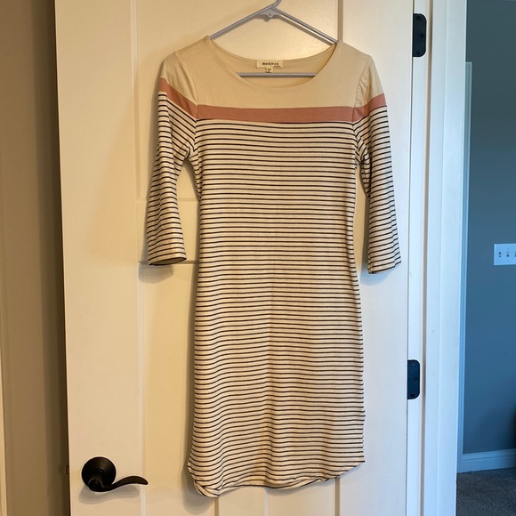 Monteau Dresses & Skirts - Knee length dress